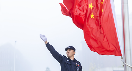 辽宁方大总医院隆重举行庆祝中华人民共和国成立75周年升旗仪式